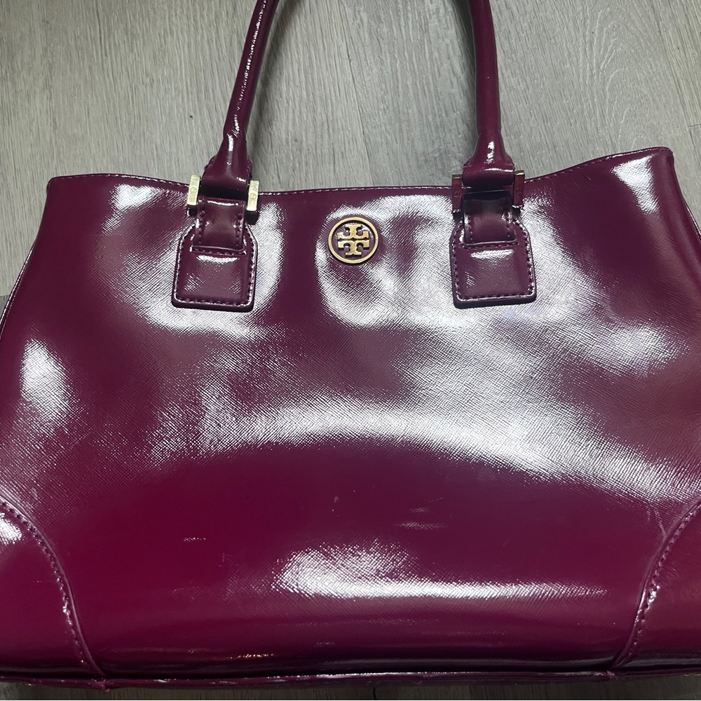 Tory Burch Glossy Patent Tote in Deep Plum - Picture 5 of 8